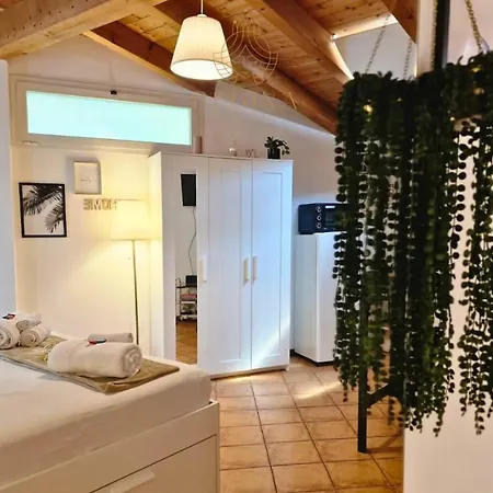아파트 Mch P Romana 4 Stops From Duomo Quiet With Private Small Balcony 밀라노
