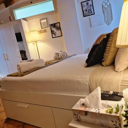 Acasadifranci Attico Con Dehor Privato, Wifi E Metro A 4 Min Da Piedi *